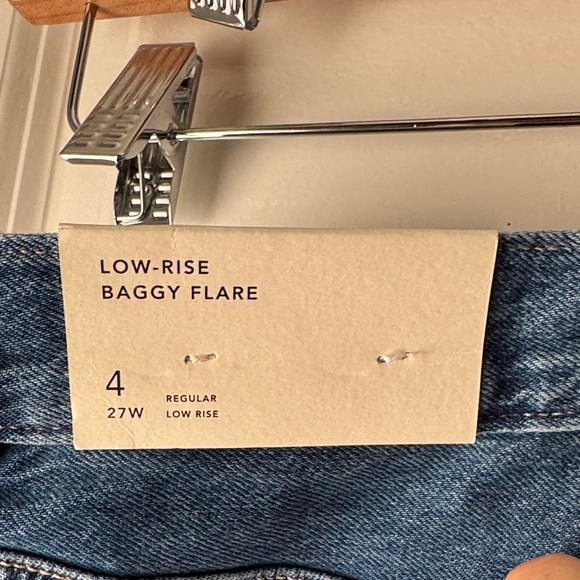 American Eagle Outfitters Low-Rise Baggy Flare Blue Jeans - Picture 2 of 6